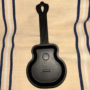 Lodge Cast Iron Guitar Skillet -10.75”